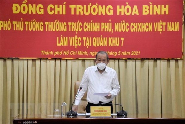 Ph&oacute; Thủ tướng Trương H&ograve;a B&igrave;nh ph&aacute;t biểu chỉ đạo tại buổi l&agrave;m việc với Bộ Tư lệnh Qu&acirc;n khu 7 chiều 31/5. (Ảnh: Đinh Hằng/TTXVN)