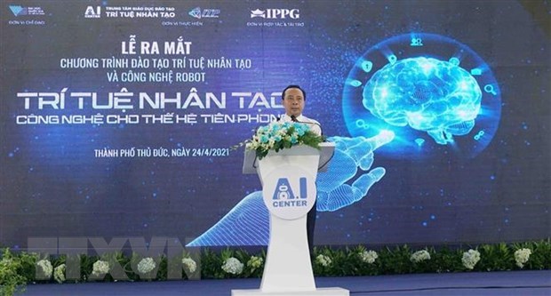 Đại học quốc gia Th&agrave;nh phố Hồ Ch&iacute; Minh tổ chức lễ ra mắt Chương tr&igrave;nh đ&agrave;o tạo tr&iacute; tuệ nh&acirc;n tạo v&agrave; c&ocirc;ng nghệ Robot. (Ảnh: Thu Ho&agrave;i/TTXVN)