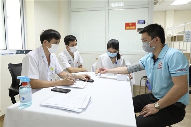 Khu vực kh&aacute;m s&agrave;ng lọc trước ti&ecirc;m cho c&aacute;c t&igrave;nh nguyện vi&ecirc;n tham gia ti&ecirc;m thử nghiệm đợt 3 vaccine Nano Covax ph&ograve;ng COVID-19 tại Học viện Qu&acirc;n y. (Ảnh: Minh Quyết/TTXVN)