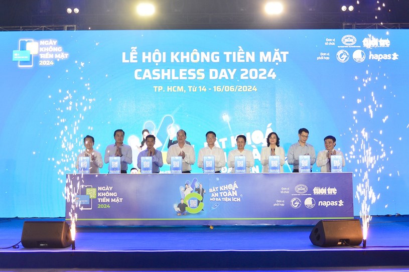 Lễ hội Kh&ocirc;ng tiền mặt - Cashless Day 2024 ch&iacute;nh thức khai mạc - Ảnh: QUANG ĐỊNH &nbsp;