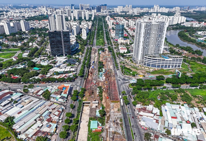 Dự &aacute;n x&acirc;y dựng mới 2 hầm chui tr&ecirc;n đường Nguyễn Văn Linh c&oacute; tổng chiều d&agrave;i mỗi hầm khoảng 456m, chiều ngang đảm bảo 3 l&agrave;n xe, kết cấu bằng b&ecirc; t&ocirc;ng - cốt th&eacute;p bao gồm hầm HC1, HC2 (2 hướng đường Nguyễn Văn Linh) - Ảnh: CH&Acirc;U TUẤN