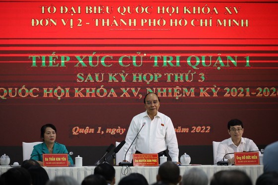 Chủ tịch nước Nguyễn Xuân Phúc chủ trì buổi tiếp xúc cử tri quận 1, TPHCM. Ảnh: QUỐC HÙNG