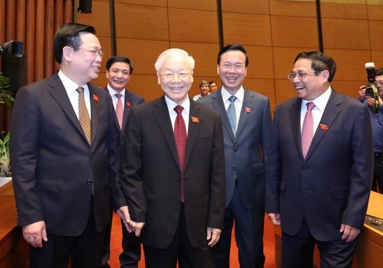 Tổng B&iacute; thư Nguyễn Ph&uacute; Trọng, Chủ tịch nước V&otilde; Văn Thưởng, Thủ tướng Phạm Minh Ch&iacute;nh, Chủ tịch Quốc hội Vương Đ&igrave;nh Huệ đến dự phi&ecirc;n bế mạc kỳ họp thứ 5, Quốc hội kh&oacute;a XV, chiều 24-6. Ảnh: QUANG PH&Uacute;C
