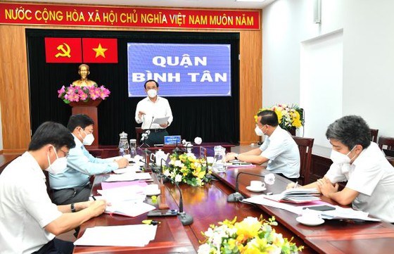 B&#237; thư Th&#224;nh ủy TPHCM kiểm tra c&#244;ng t&#225;c ph&#242;ng chống dịch Covid-19 tại điểm n&#243;ng B&#236;nh T&#226;n - Ảnh 1