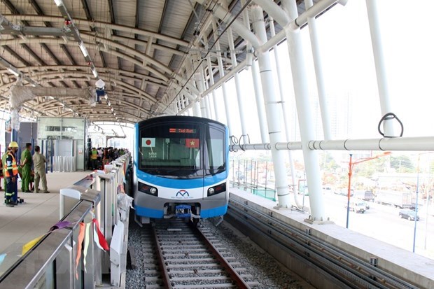 T&agrave;u metro số 1 (Bến Th&agrave;nh-Suối Ti&ecirc;n) dừng ở ga B&igrave;nh Th&aacute;i. (Ảnh: Tiến Lực/TTXVN)