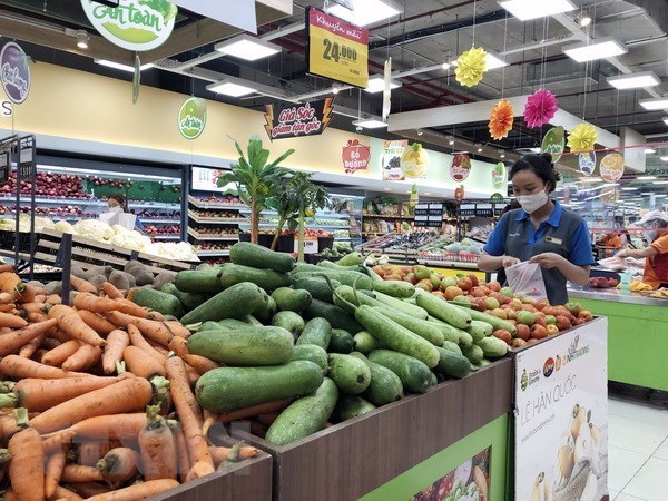 Một số mặt h&agrave;ng rau củ, quả đang c&oacute; gi&aacute; b&aacute;n khuyến mại tại si&ecirc;u thị ở Th&agrave;nh phố Hồ Ch&iacute; Minh. (Ảnh: Mỹ Phương/TTXVN)