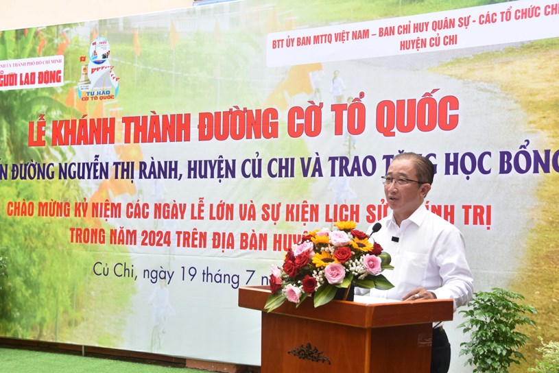 &Ocirc;ng B&ugrave;i Thanh Li&ecirc;m, Ph&oacute; Tổng Bi&ecirc;n tập B&aacute;o Người Lao Động, ph&aacute;t biểu tại buổi lễ