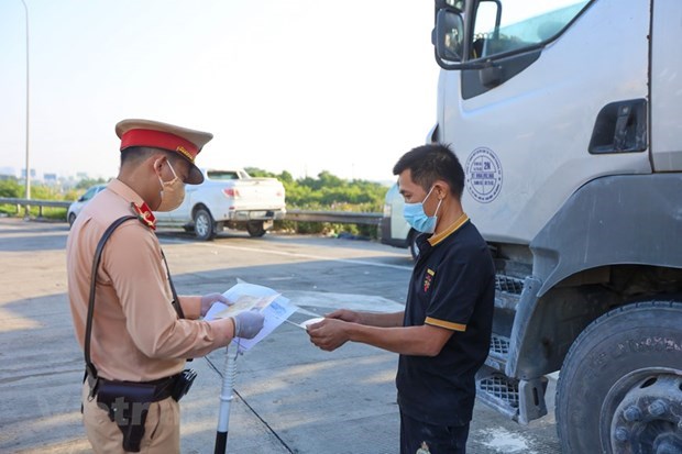 C&aacute;c tỉnh cần qu&aacute;n triệt việc đưa l&aacute;i xe l&agrave; đối tượng đặc biệt kh&ocirc;ng phải c&aacute;ch ly y tế tập trung khi về từ v&ugrave;ng dịch. (Ảnh: Minh Sơn/Vietnam+)