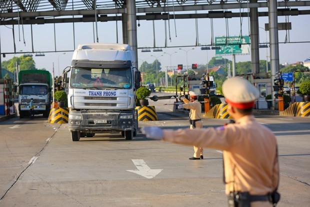 Vận tải h&agrave;ng h&oacute;a theo &ldquo;luồng xanh&rdquo; đến nay đ&atilde; cơ bản th&ocirc;ng suốt v&agrave; kh&ocirc;ng c&ograve;n &aacute;ch tắc. (Ảnh: Minh Sơn/Vietnam+)