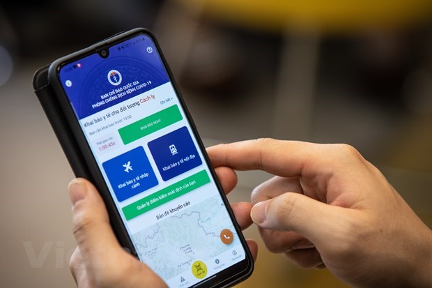 Giao diện của ứng dụng Vietnam Health Declaration. Người d&ugrave;ng tại khu vực bị c&aacute;ch ly lựa chọn Đăng k&yacute; khai b&aacute;o. (Ảnh: Minh Sơn/Vietnam+)&nbsp;