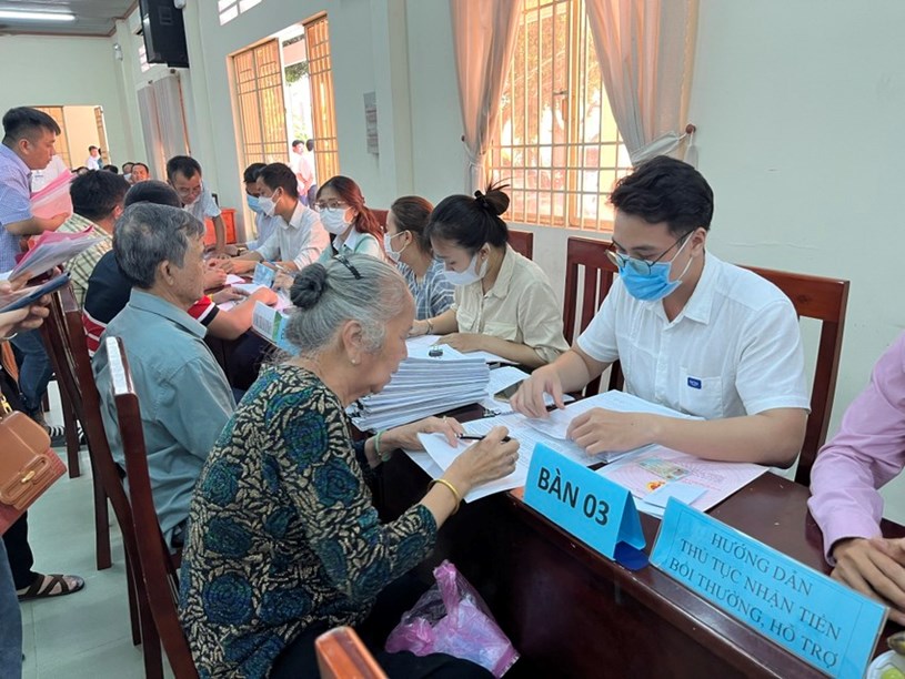 C&aacute;c địa phương chi trả tiền bồi thường dự &aacute;n đường v&agrave;nh đai 3 TP.HCM. Ảnh: TH