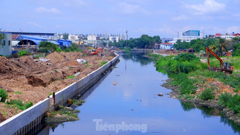 Dự &aacute;n&nbsp;x&acirc;y dựng&nbsp;hạ tầng v&agrave; cải tạo m&ocirc;i trường k&ecirc;nh Tham Lương - Bến C&aacute;t - rạch Nước L&ecirc;n (giai đoạn 2) c&oacute; tổng mức đầu tư 8.200 tỷ đồng (trong đ&oacute; vốn ng&acirc;n s&aacute;ch trung ương l&agrave; 4.000 tỷ đồng v&agrave; vốn ng&acirc;n s&aacute;ch th&agrave;nh phố l&agrave; 4.200 tỷ đồng).