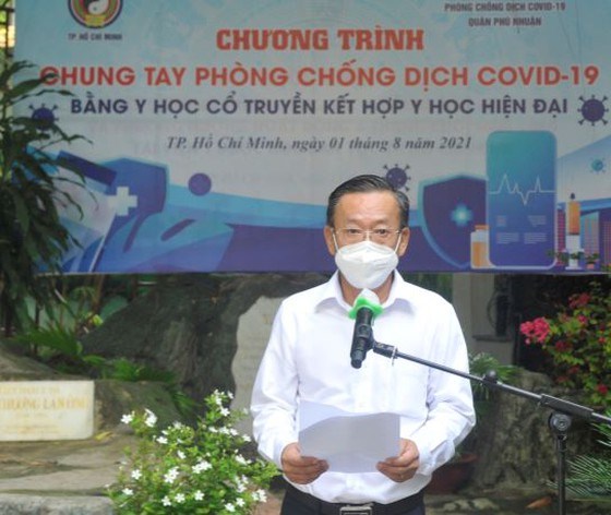 Trưởng ban D&acirc;n vận Th&agrave;nh ủy Nguyễn Hữu Hiệp ph&aacute;t biểu. Ảnh: CAO THĂNG