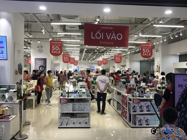 H&agrave;ng h&oacute;a được giảm 100% trong th&aacute;ng Khuyến mại tập trung quốc gia. (Ảnh: Đức Duy/Vietnam+)