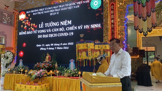 Chủ tịch Ủy ban MTTQ Việt Nam quận 11 Đ&agrave;o Thanh Long ph&aacute;t biểu tại buổi lễ. Ảnh: CH&Iacute; THẠCH&nbsp;