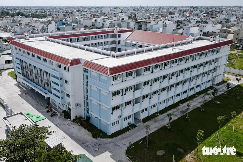 Trường tiểu học Ho&agrave;ng Văn Thụ (phường B&igrave;nh Hưng H&ograve;a B) c&oacute; 30 ph&ograve;ng học, tổng vốn đầu tư hơn 172 tỉ đồng. Trường dự kiến tiếp nhận khoảng 1.050 học sinh, gồm học sinh ở phường B&igrave;nh Hưng H&ograve;a B v&agrave; c&aacute;c phường l&acirc;n cận - Ảnh: PHƯƠNG NHI