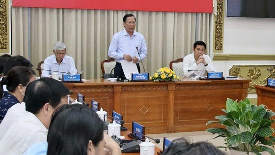 Chủ tịch UBND TPHCM Phan Văn M&atilde;i ph&aacute;t biểu khai mạc hội thảo. Ảnh: HO&Agrave;NG H&Ugrave;NG