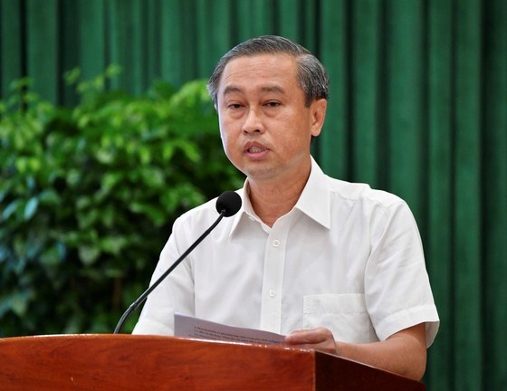 Giám đốc Sở Nội vụ TPHCM Huỳnh Thanh Nhân nêu các nguyên nhân TPHCM tụt 20 bậc. Ảnh: VIỆT DŨNG