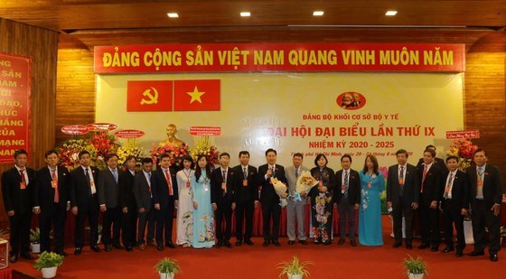 Ban Chấp h&agrave;nh nhiệm kỳ mới ra mắt đại hội