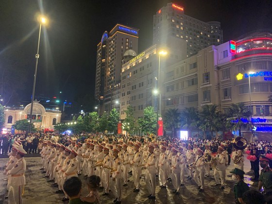 Chương tr&igrave;nh nghệ thuật đặc sắc được đầu tư kỹ lưỡng về nội dung v&agrave; h&igrave;nh thức, nhằm mang đến cho người d&acirc;n th&agrave;nh phố những tiết mục ấn tượng. Ảnh: CH&Iacute; THẠCH