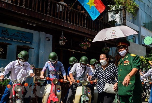 Tour du lịch Biệt động S&agrave;i G&ograve;n đang thu h&uacute;t nhiều du kh&aacute;ch t&igrave;m hiểu, tham quan tại TP Hồ Ch&iacute; Minh. (Ảnh: Ho&agrave;ng Tuyết/TTXVN)