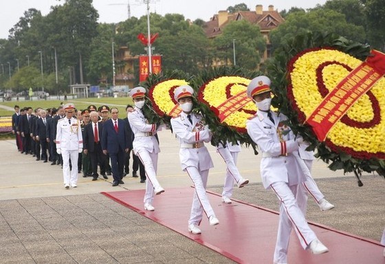 L&#227;nh đạo Đảng, Nh&#224; nước v&#224;o Lăng viếng Chủ tịch Hồ Ch&#237; Minh - Ảnh 4