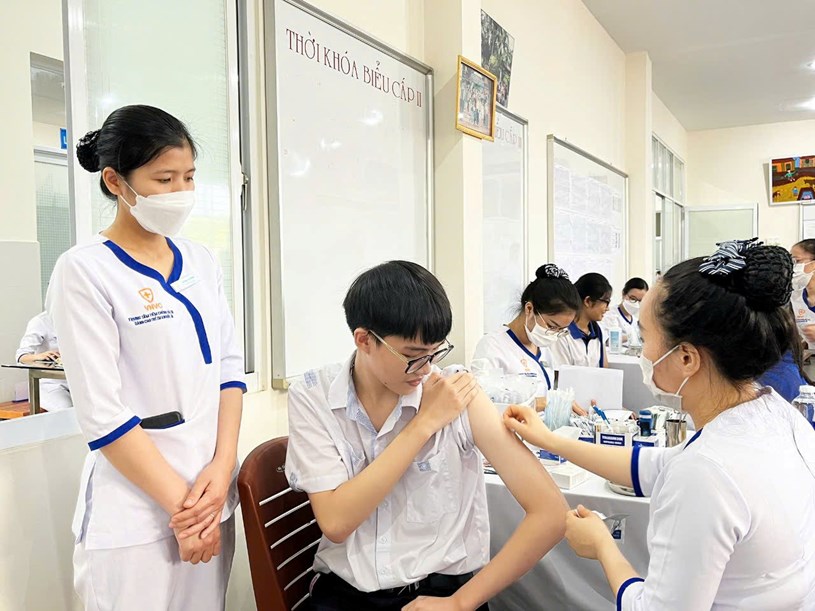 Nhiều cơ sở y tế tư nh&acirc;n tham gia chiến dịch ti&ecirc;m vaccine sởi miễn ph&iacute;.