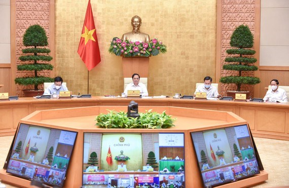 Thủ tướng Phạm Minh Ch&iacute;nh chủ tr&igrave; họp Ban Chỉ đạo quốc gia về ph&ograve;ng chống dịch. Ảnh: VIẾT CHUNG