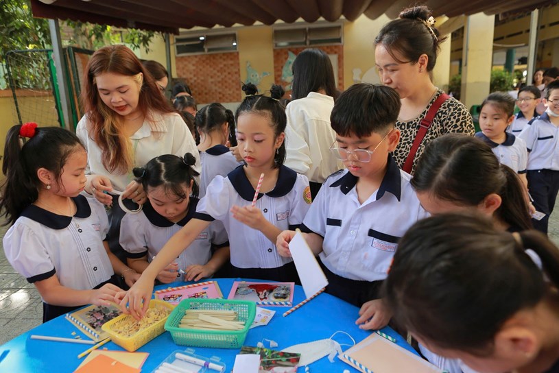 Chương tr&igrave;nh nh&agrave; trường bậc tiểu học TPHCM năm học mới c&oacute; nhiều điểm mới - Ảnh: TD