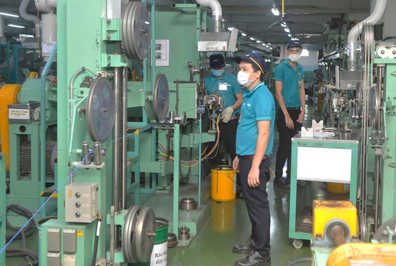 Sản xuất d&acirc;y c&aacute;p điện xuất khẩu tại C&ocirc;ng ty Nissei Electric trong KCX Linh Trung 1, TP Thủ Đức. Ảnh: CAO THĂNG