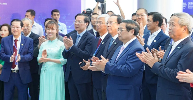 Thủ tướng Phạm Minh Ch&iacute;nh dự lễ kh&aacute;nh th&agrave;nh Trung t&acirc;m c&aacute;ch mạng c&ocirc;ng nghiệp 4.0 tại TP.HCM - Ảnh: NGUYỄN QUANG&nbsp;&nbsp;