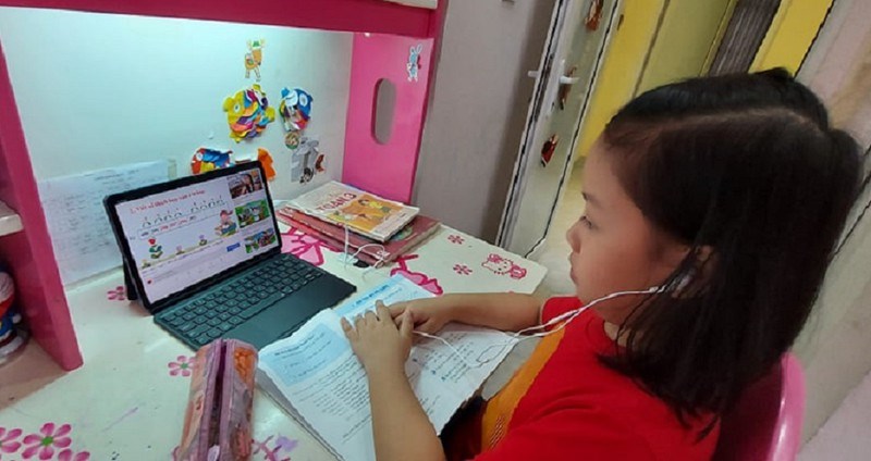 Học sinh trường Tiểu học Nguyễn Văn Nở, TP Thủ Đức trong một giờ học trực tuyến. Ảnh: PHCC