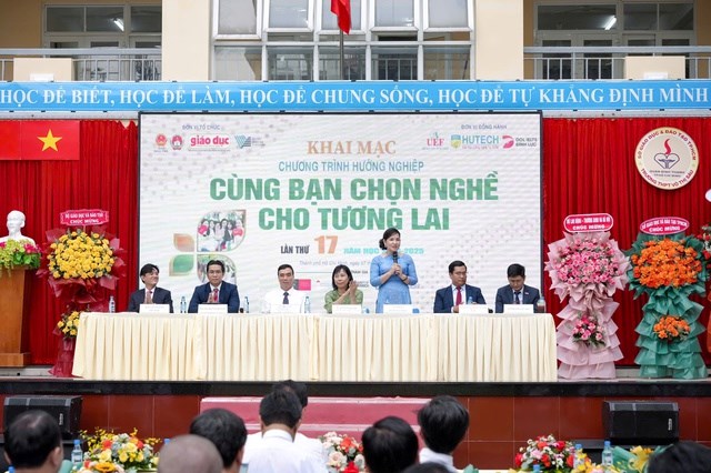 &ldquo;C&ugrave;ng bạn chọn nghề cho tương lai&rdquo; lần thứ 17 năm học 2024-2025 do Tạp ch&iacute; Gi&aacute;o dục TP HCM, Sở GD-ĐT TP HCM, ĐHQG TP HCM, Trung t&acirc;m Ph&aacute;t triển ph&iacute;a Nam (Bộ GD-ĐT) phối hợp tổ chức.