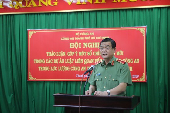 Thiếu tướng L&ecirc; Hồng Nam, Gi&aacute;m đốc C&ocirc;ng an TPHCM, ph&aacute;t biểu tại hội nghị