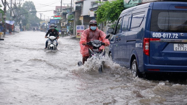 Trong những ng&agrave;y giữa th&aacute;ng 10, khả năng sẽ c&oacute; những đợt mưa tr&ecirc;n diện rộng tại TPHCM v&agrave; c&aacute;c tỉnh, th&agrave;nh Nam bộ với một v&agrave;i nơi c&oacute; mưa vừa, mưa to đến rất to, k&eacute;o d&agrave;i một v&agrave;i ng&agrave;y. Ảnh minh họa: Hữu Huy