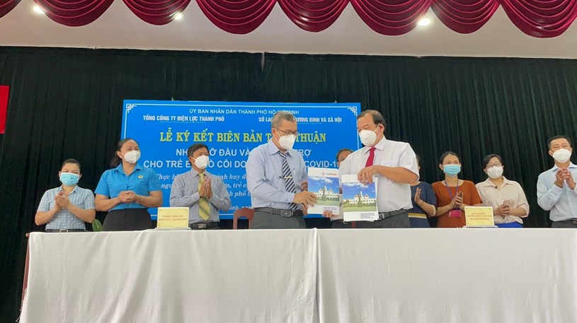 TCT Điện lực TPHCM ký Biên bản thỏa thuận bảo trợ 35 em mồ côi vì dịch COVID-19