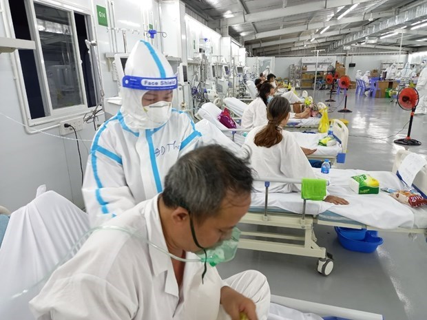 Trong phòng cấp cứu bệnh nhân COVID-19 nặng của Trung tâm Hồi sức Tích cực COVID-19 của Bệnh viện Hữu nghị Việt Đức tại Thành phố Hồ Chí Minh. (Ảnh: PV/Vietnam+)