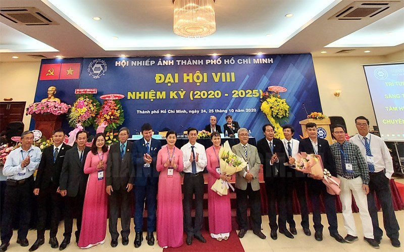 Hội Nhiếp ảnh TPHCM ra mắt Ban Chấp h&agrave;nh nhiệm kỳ 2020 &ndash; 2025.