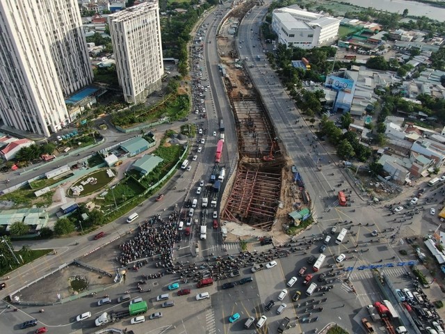 N&uacute;t giao An Ph&uacute; đang được thi c&ocirc;ng khẩn trương