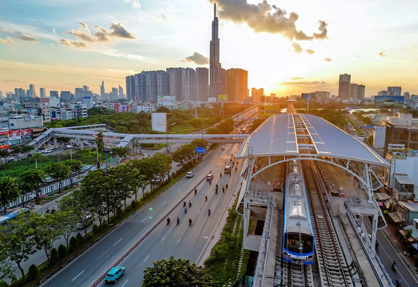 9 cầu đi bộ kết nối c&aacute;c khu d&acirc;n cư với ga metro số 1 đ&atilde; ho&agrave;n th&agrave;nh - Ảnh: C.TUẤN&nbsp;&nbsp;