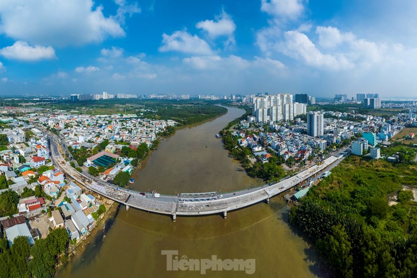 To&agrave;n cảnh cầu Phước Long.