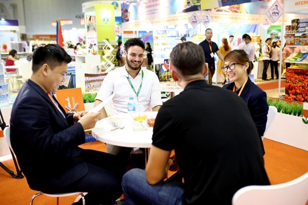 Hoạt động giao thương, kết nối giữa c&aacute;c doanh nghiệp tại Vietnam Foodexpo. (Ảnh: PV/Vietnam+)