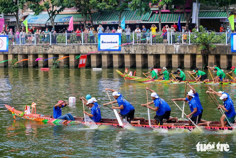 Vị tr&iacute; bắt đầu cuộc đua ở gần cầu C&ocirc;ng L&yacute; - Ảnh: L&Ecirc; PHAN