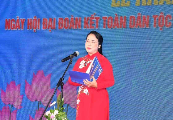 Chủ tịch Ủy ban MTTQ Việt Nam TPHCM Trần Kim Yến ph&aacute;t biểu khai mạc ng&agrave;y hội. Ảnh: VIỆT DŨNG