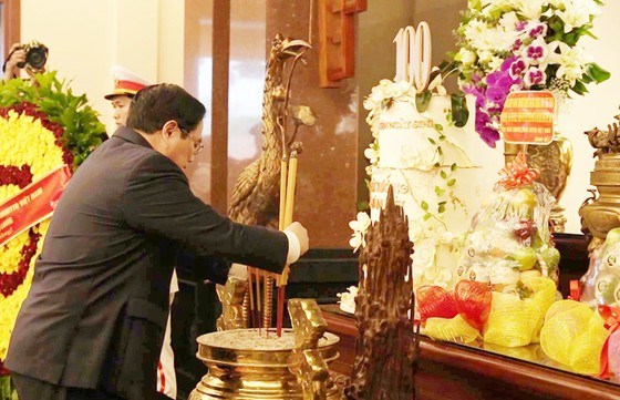 Thủ tướng Phạm Minh Chính dâng hương tại Khu lưu niệm Thủ tướng Võ Văn Kiệt
