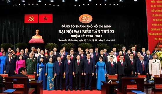 Ra mắt Ban Chấp h&agrave;nh Đảng bộ TPHCM kh&oacute;a XI, nhiệm kỳ 2020-2025. Ảnh: VIỆT DŨNG