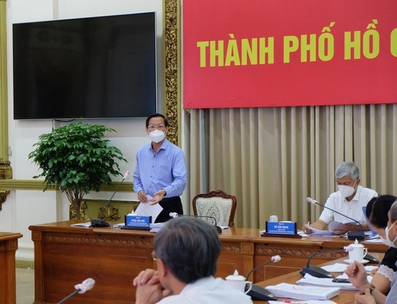 Chủ tịch UBND TPHCM Phan Văn M&atilde;i ph&aacute;t biểu chỉ đạo tại buổi l&agrave;m việc