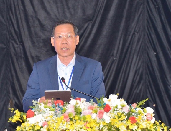 Chủ tịch UBND TPHCM Phan Văn Mãi phát biểu tại hội nghị. Ảnh: CAO THĂNG