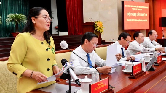Chủ tịch HĐND TPHCM Nguyễn Thị Lệ ph&aacute;t biểu tại hội nghị. Ảnh: VIỆT DŨNG