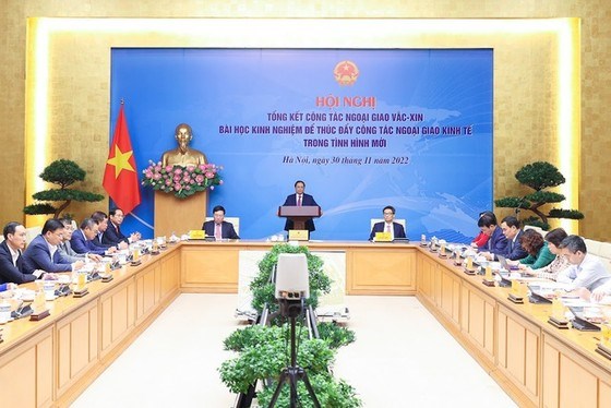 Thủ tướng Phạm Minh Ch&iacute;nh chủ tr&igrave; hội nghị. Ảnh: VIẾT CHUNG